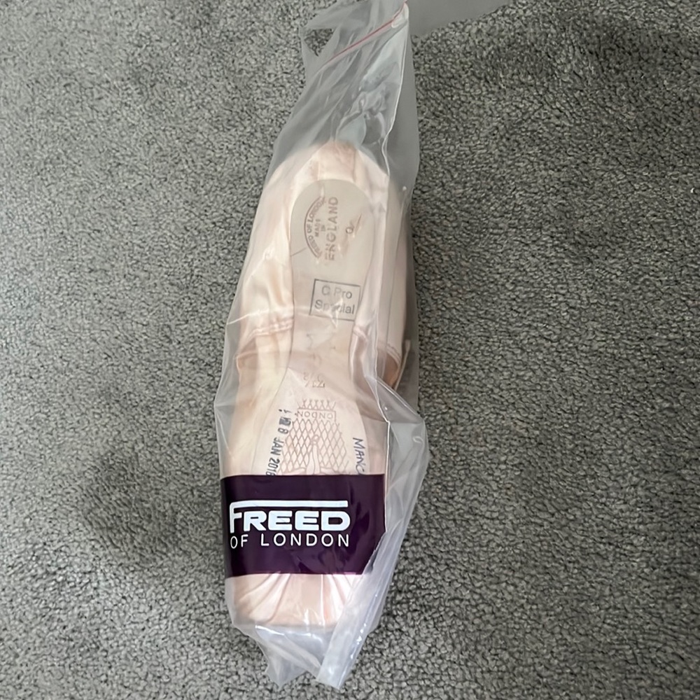 Freed Pointe shoes 12 new pairs for  55.00 each all in original packaging